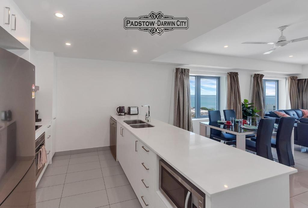 Kuchyň nebo kuchyňský kout v ubytování "PADSTOW" Top Location & Views at PenthousePads