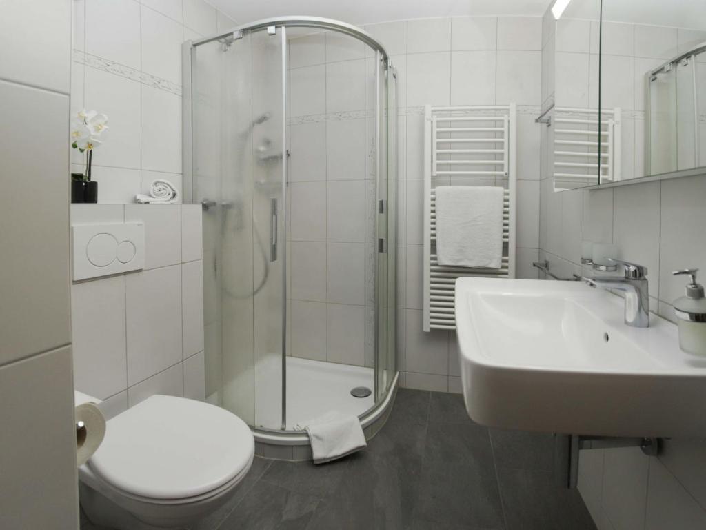 Koupelna v ubytování Apartment Primavista-3 by Interhome