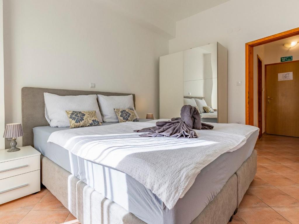 Postel nebo postele na pokoji v ubytování Apartment Rok 4 by Interhome