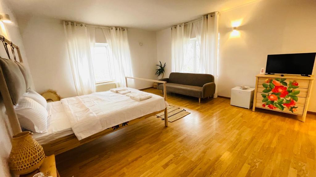 Giường trong phòng chung tại BioLocalia House Oltenia