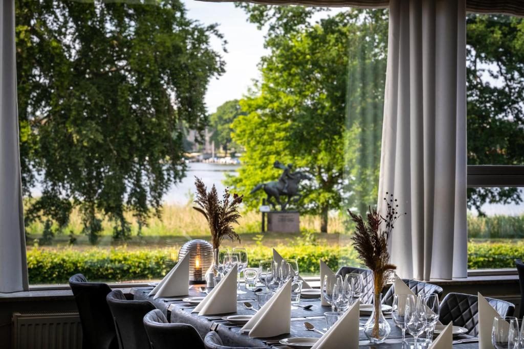 Aed väljaspool majutusasutust Hotel Skanderborghus