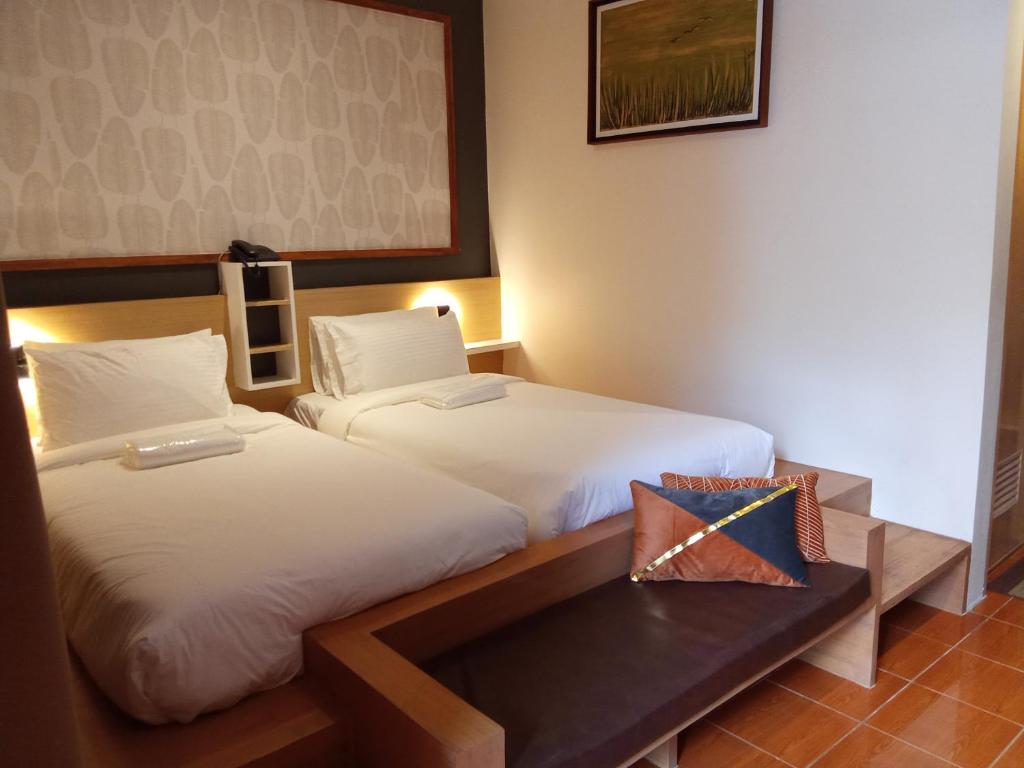 Postel nebo postele na pokoji v ubytování Jovinaj Travellers Inn