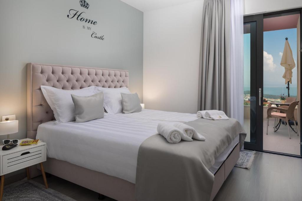 Postel nebo postele na pokoji v ubytování Villa Harmony