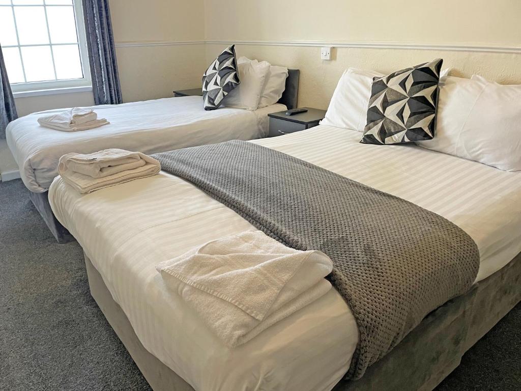 
Family Room (2 Adults + 1 Child)
