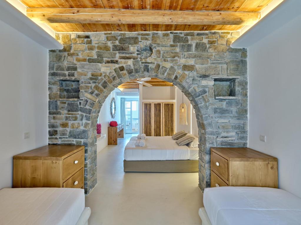 Postel nebo postele na pokoji v ubytování Zefi Hotel & Suites