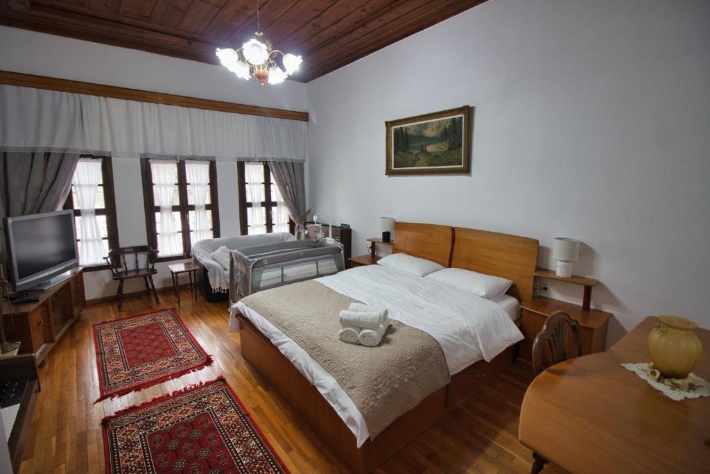 Postel nebo postele na pokoji v ubytování Emblematic House Apartment 2