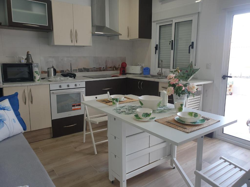Kuchnia lub aneks kuchenny w obiekcie CALTERR - Loft con Terraza privada, Wifi, Recién reformado