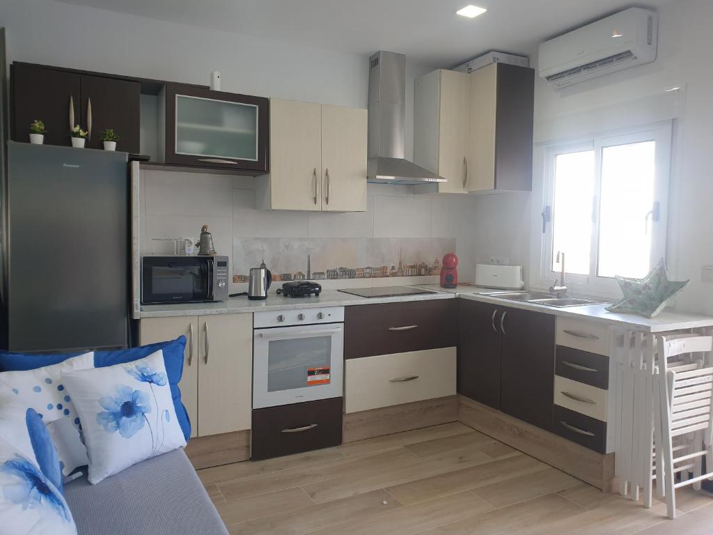 Kuchnia lub aneks kuchenny w obiekcie CALTERR - Loft con Terraza privada, Wifi, Recién reformado
