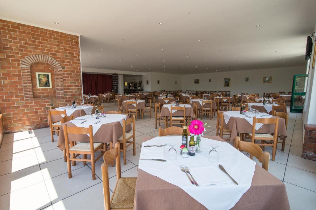 Restaurace v ubytování Villaggio Alkantara