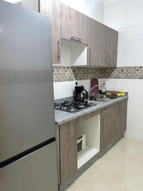 Cucina o angolo cottura di Appartement a tanger 7 min de la gare TGV et Malabata En Voiture pour famille, for family , INTERDIT COUPLES ARAABIC NON MARIÉ, FORBIDDEN UNMARRIED ARAABIC COUPLES