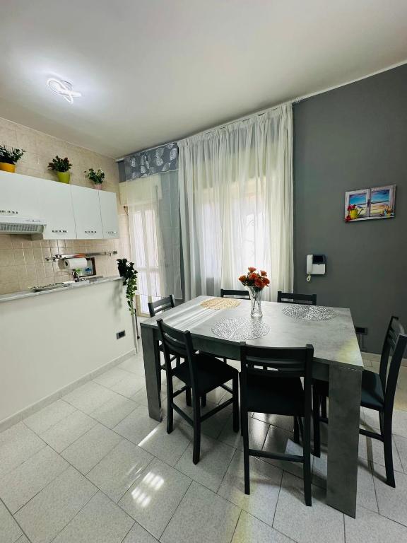 a kitchen and dining room with a table and chairs at Ferdirisa Vesuvio Home&Garden in San Giorgio a Cremano