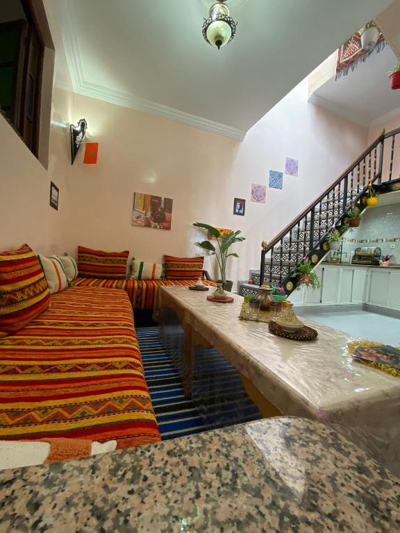 Area soggiorno di Riad dar sahrawi
