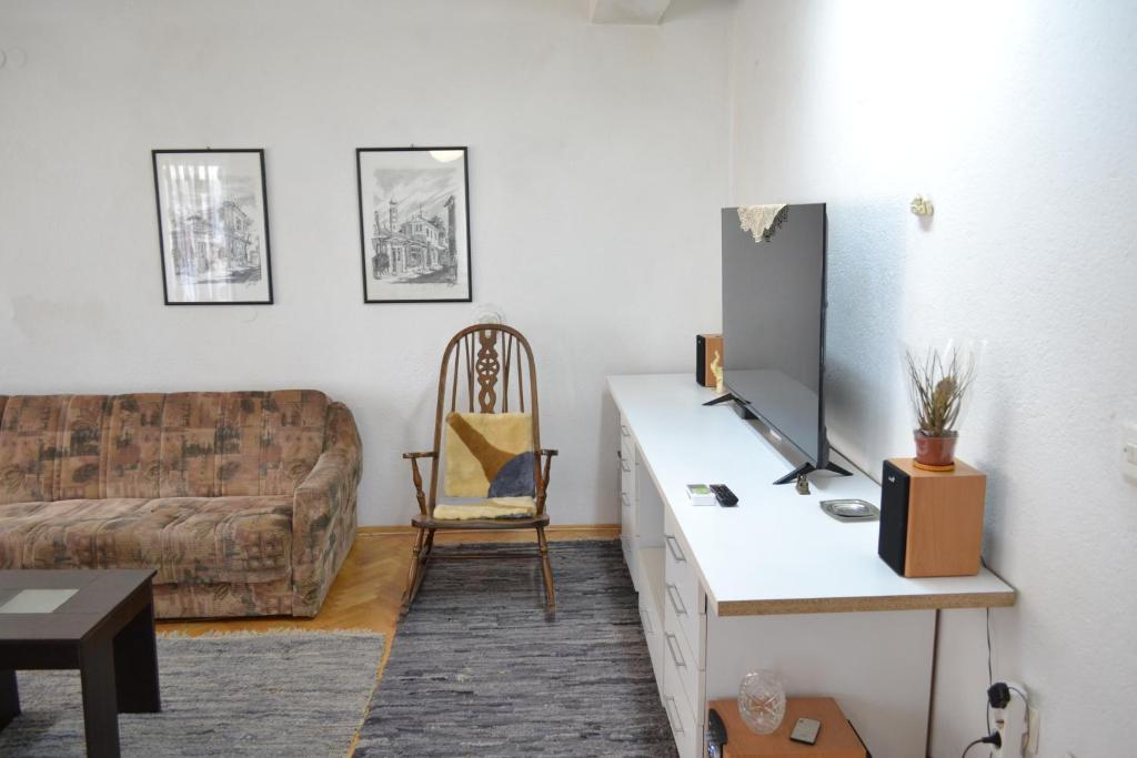 TV a/nebo společenská místnost v ubytování Apartment in Prilep