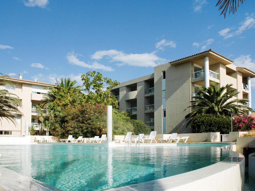 Πισίνα στο ή κοντά στο Apartment MB4 by Interhome