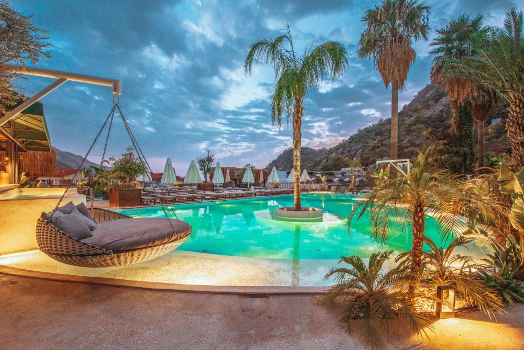 Bazén v ubytování Morina Deluxe Hotel nebo v jeho okolí