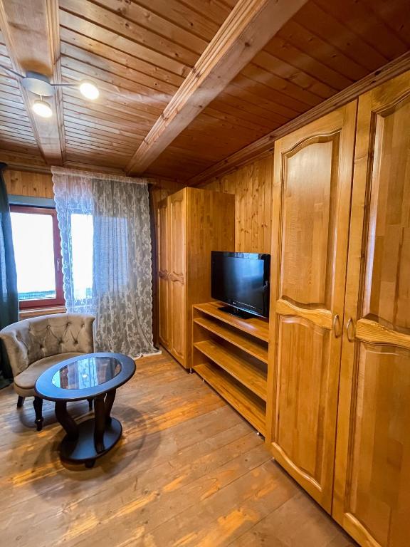 TV a/nebo společenská místnost v ubytování Private House Scherbovets