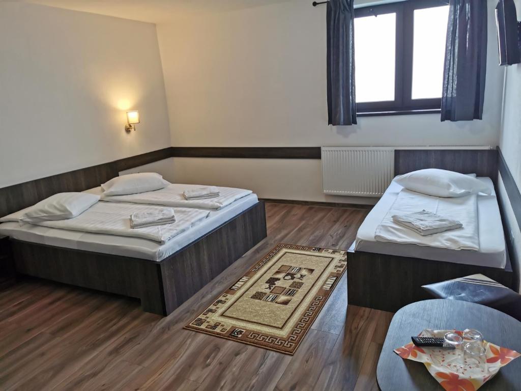 Postel nebo postele na pokoji v ubytování Hotel Tranzit