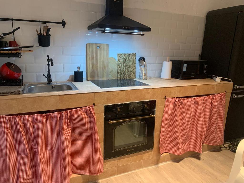 a kitchen with a sink and a washing machine at Casa Alba 2023 in Lillo