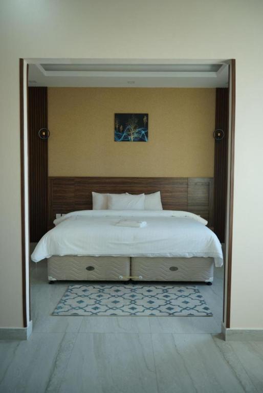 Postel nebo postele na pokoji v ubytování Summit Hotel Suites - القمة للأجنحة الفندقيه