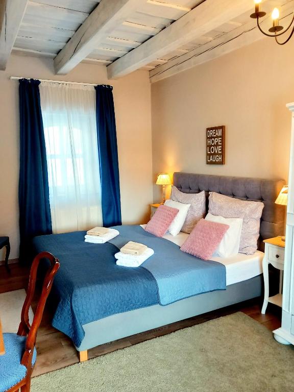 Őri Art Inn - Standard Queen Room