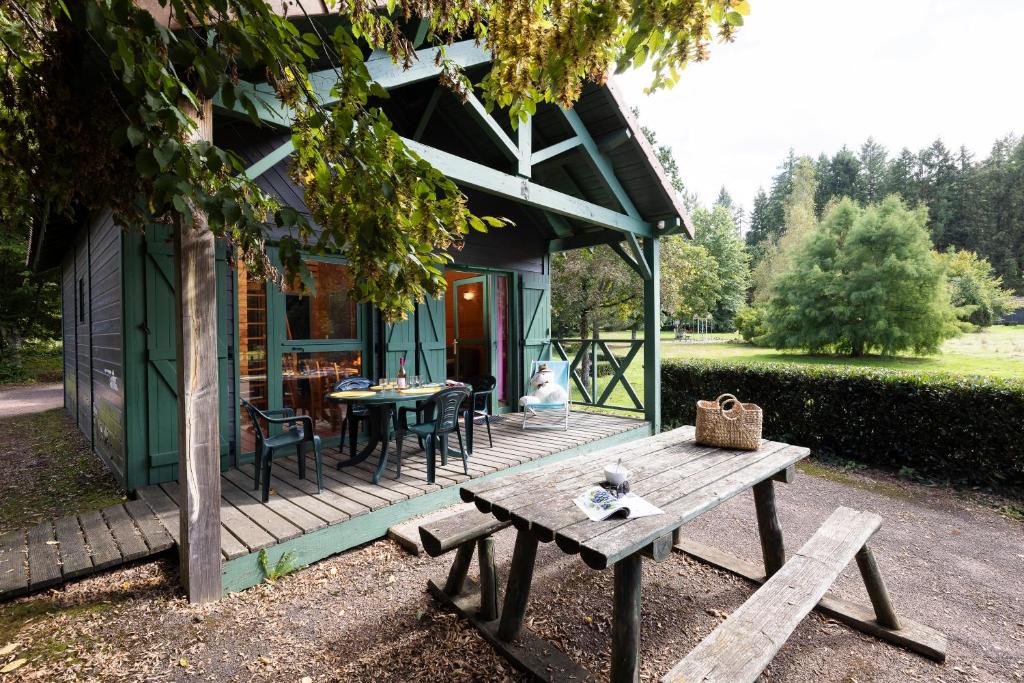 Camping Le Lac des Sapins - Chalet De Trois Chambres