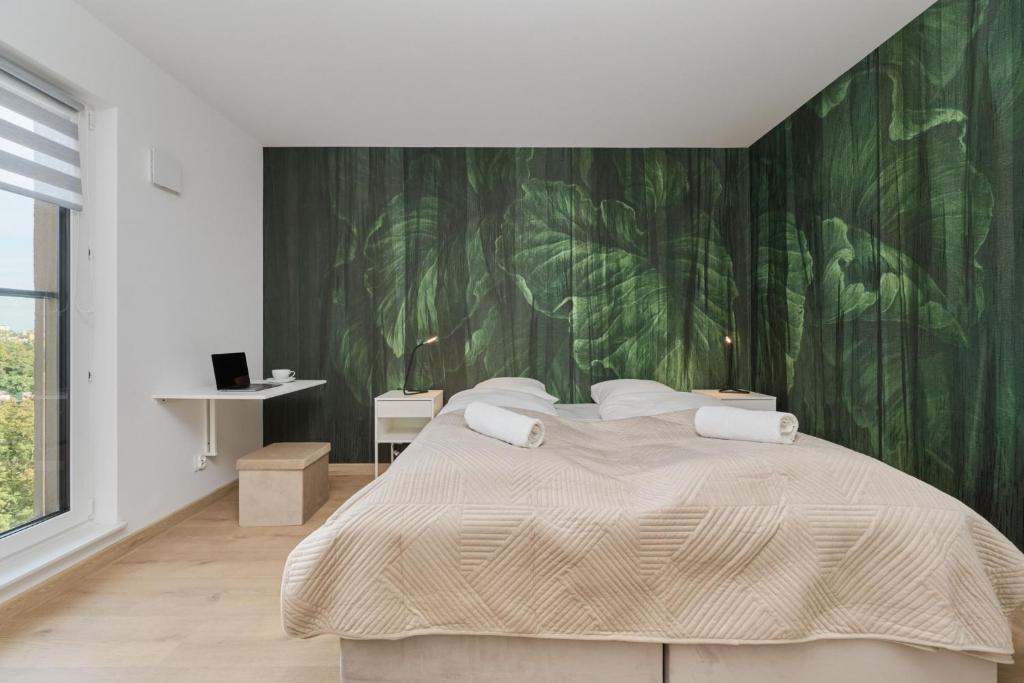 מיטה או מיטות בחדר ב-New Studio Tęczowa with FREE GARAGE Wrocław by Renters