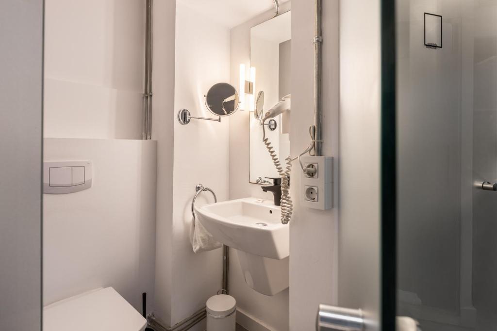 Antiguo Brondo Selfcheck-in Smart Rooms - Resim 21