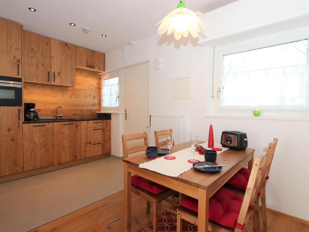 Kuchyň nebo kuchyňský kout v ubytování Apartment Am Birkenhain-1 by Interhome