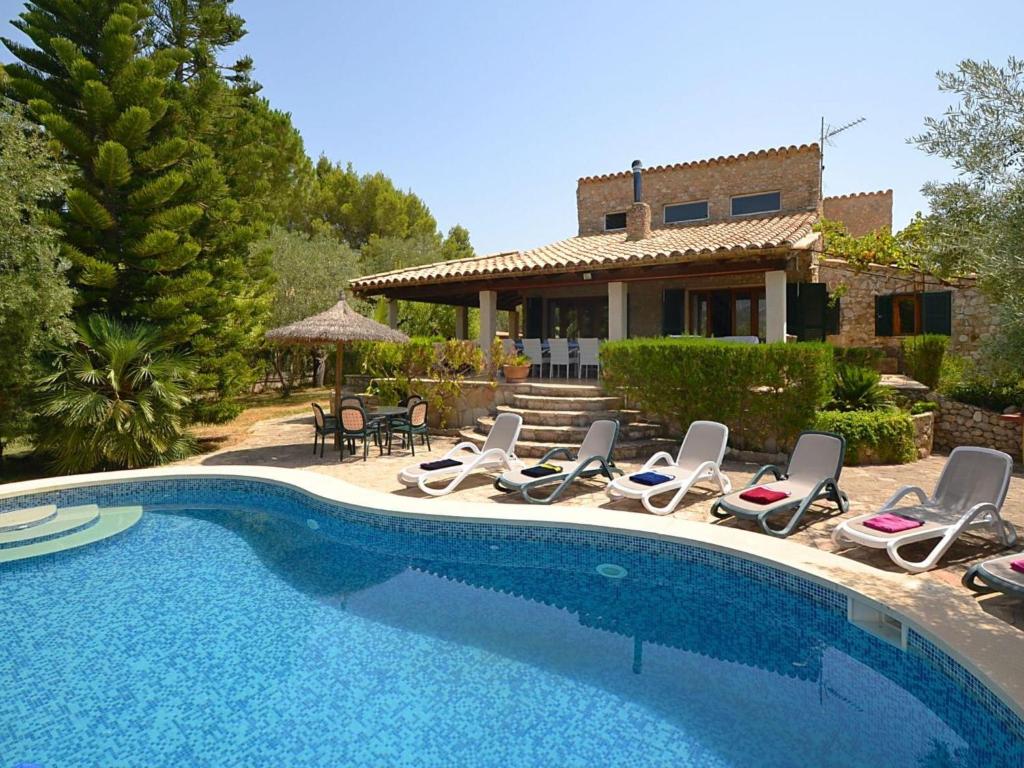 The swimming pool at or close to Holiday Home Roura by Interhome