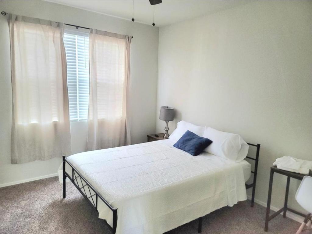 Postel nebo postele na pokoji v ubytování Phoenix comfort home BNB