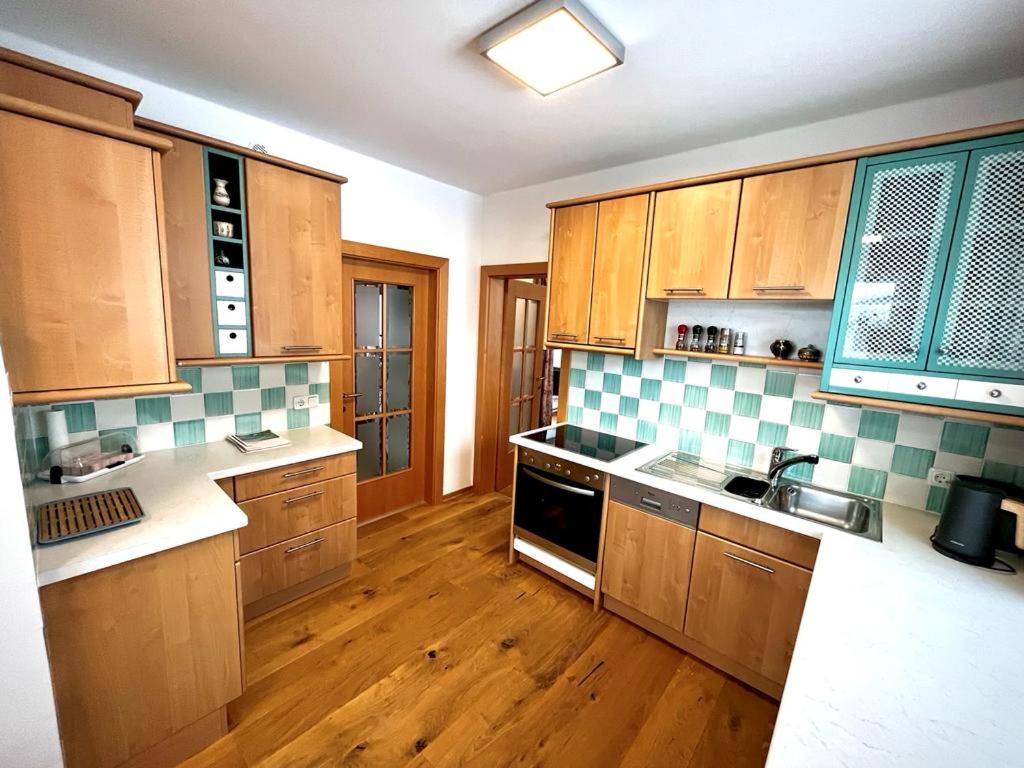 Kuchyň nebo kuchyňský kout v ubytování Luxury-Suites Traunsee