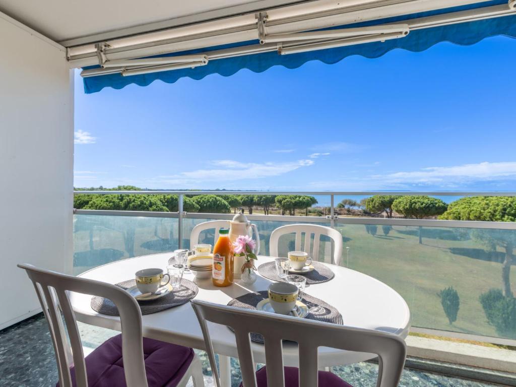 Apartment Le Mireille by Interhome