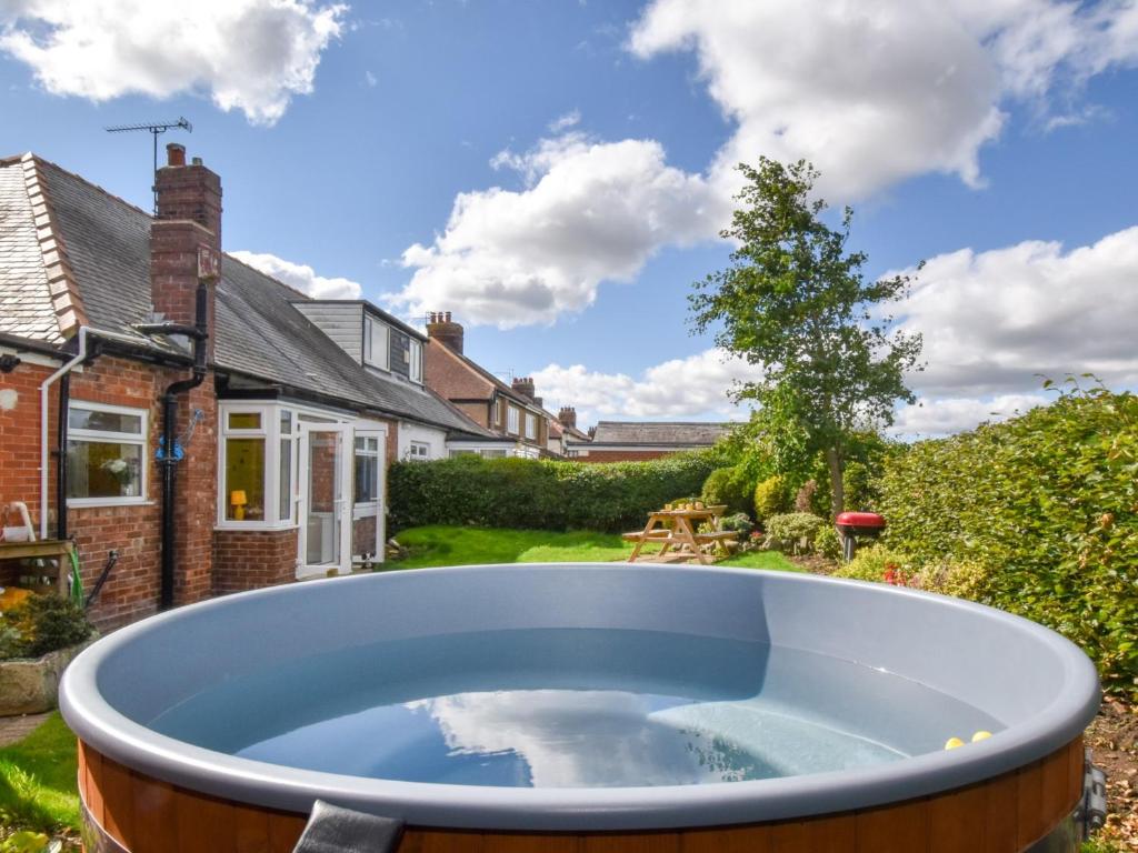 a bath tub in the yard of a house at 3 Bed in Sedgefield 82600 in Sedgefield