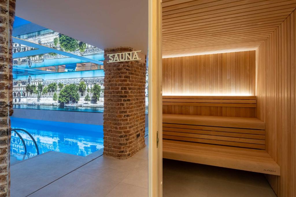 Bazén v ubytování Hotel Astra Opera - Astotel nebo v jeho okolí