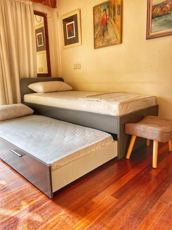 Łóżko lub łóżka w pokoju w obiekcie Home House Rethymno