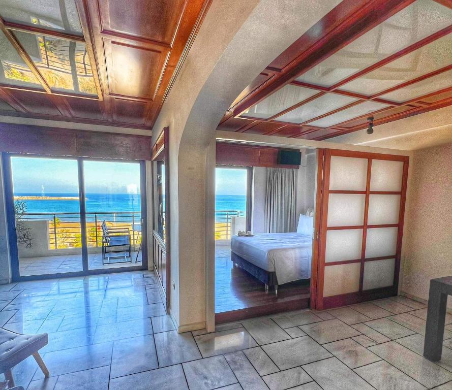 Łóżko lub łóżka w pokoju w obiekcie Home House Rethymno