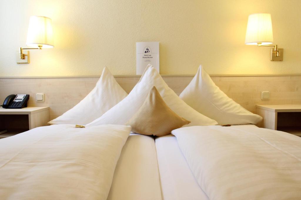 Postel nebo postele na pokoji v ubytování Hotel am Marschiertor