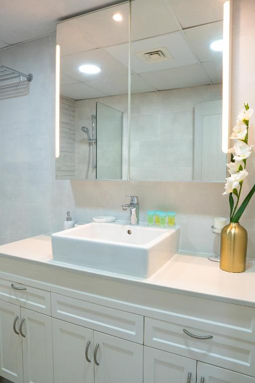 Koupelna v ubytování Veluxa - Stylish 2 Bed with View