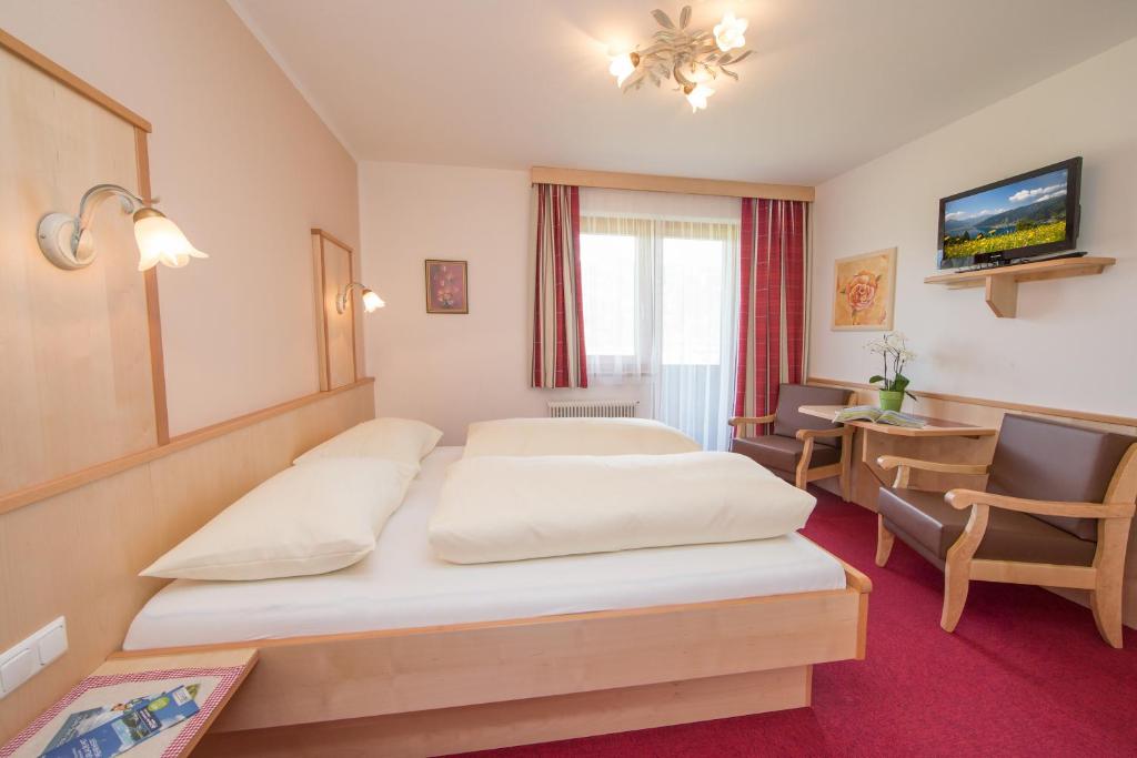 Postel nebo postele na pokoji v ubytování Pension Bergblick