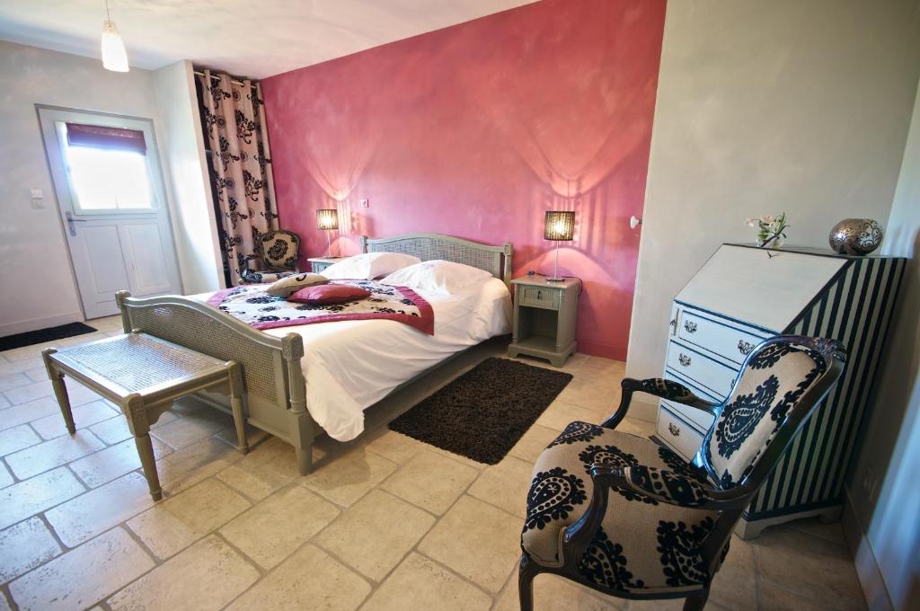 Postel nebo postele na pokoji v ubytování Entre Vignes et Châteaux