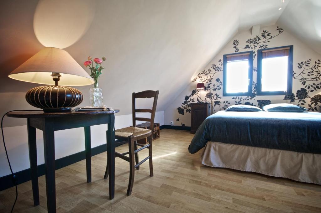 Postel nebo postele na pokoji v ubytování Entre Vignes et Châteaux