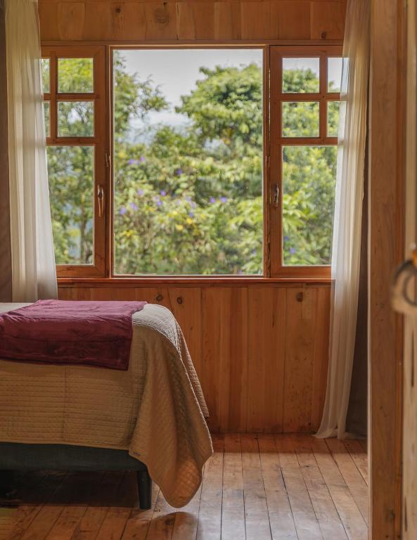 Postel nebo postele na pokoji v ubytování Cedrela Eco-Lodge & Restaurante
