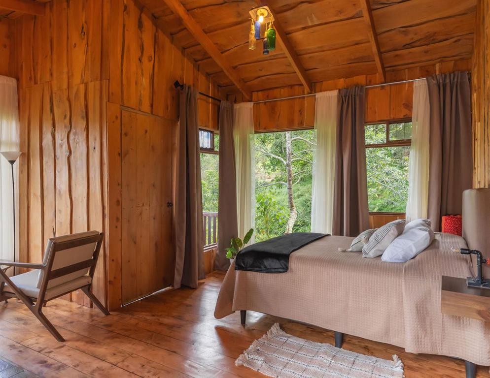 Postel nebo postele na pokoji v ubytování Cedrela Eco-Lodge & Restaurante