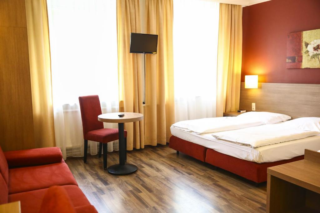 Postel nebo postele na pokoji v ubytování Hotel Marienthal Garni