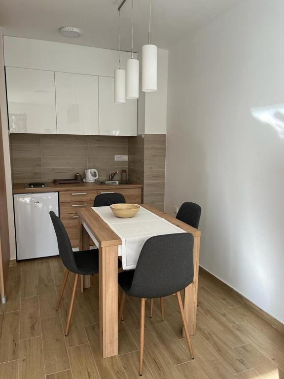Cucina o angolo cottura di zeleni bor Divcibare