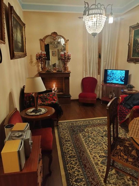 TV a/nebo společenská místnost v ubytování Kalypso Home F