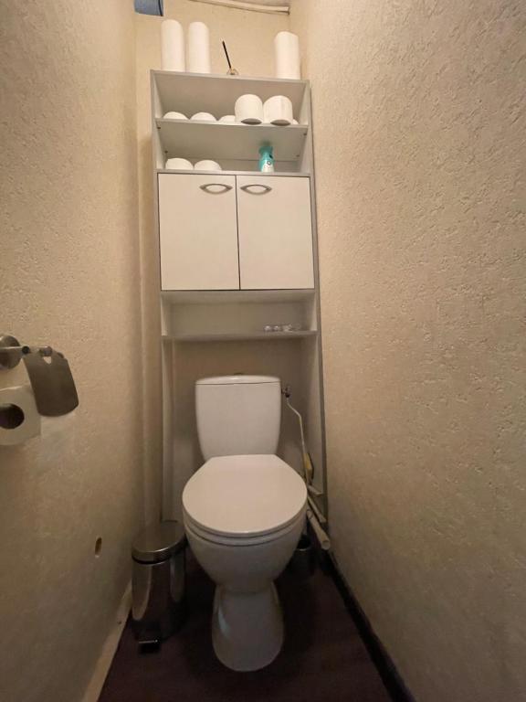 Koupelna v ubytování Le Mouflon Résidence Olympe, T2 centre ville 4 personnes, Parking privatif gratuit, Prise Green Up véhicule électrique, Possibilité forfait ménage et location linge de lit et de toilette