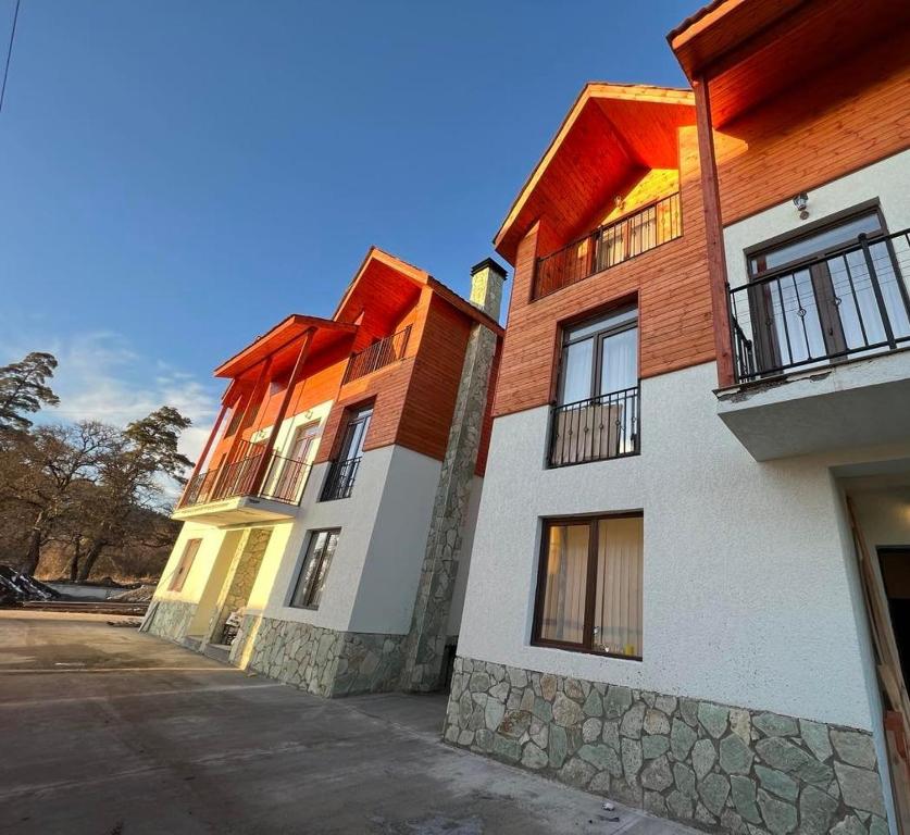 El edificio en el que está la villa