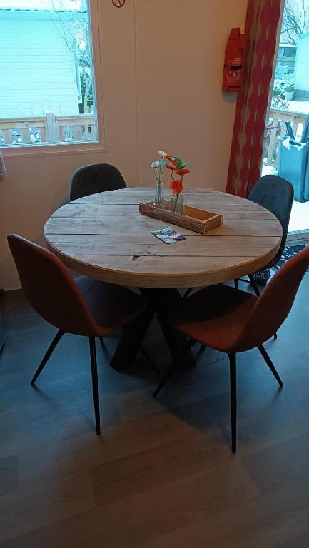Fotografie z fotogalerie ubytování BJ Chalets - Robbengat 68 - Gezellige chalet op vakantiepark Lauwersoog! Vroege incheck! v destinaci Lauwersoog