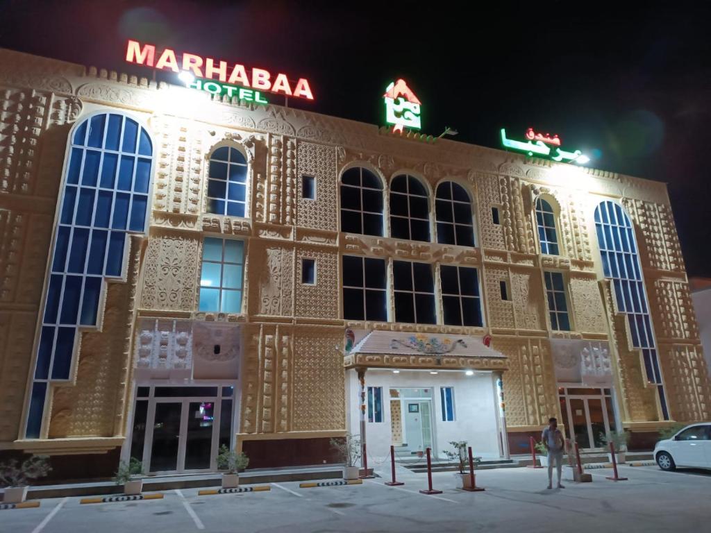un gran edificio con un cartel encima en Marhabaa hotel en Sayḩ adh Dhabi